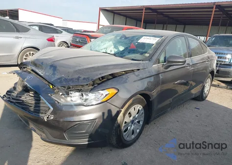 2020 Ford Fusion S z USA, uszkodzony, nr VIN 3FA6P0G74LR250828